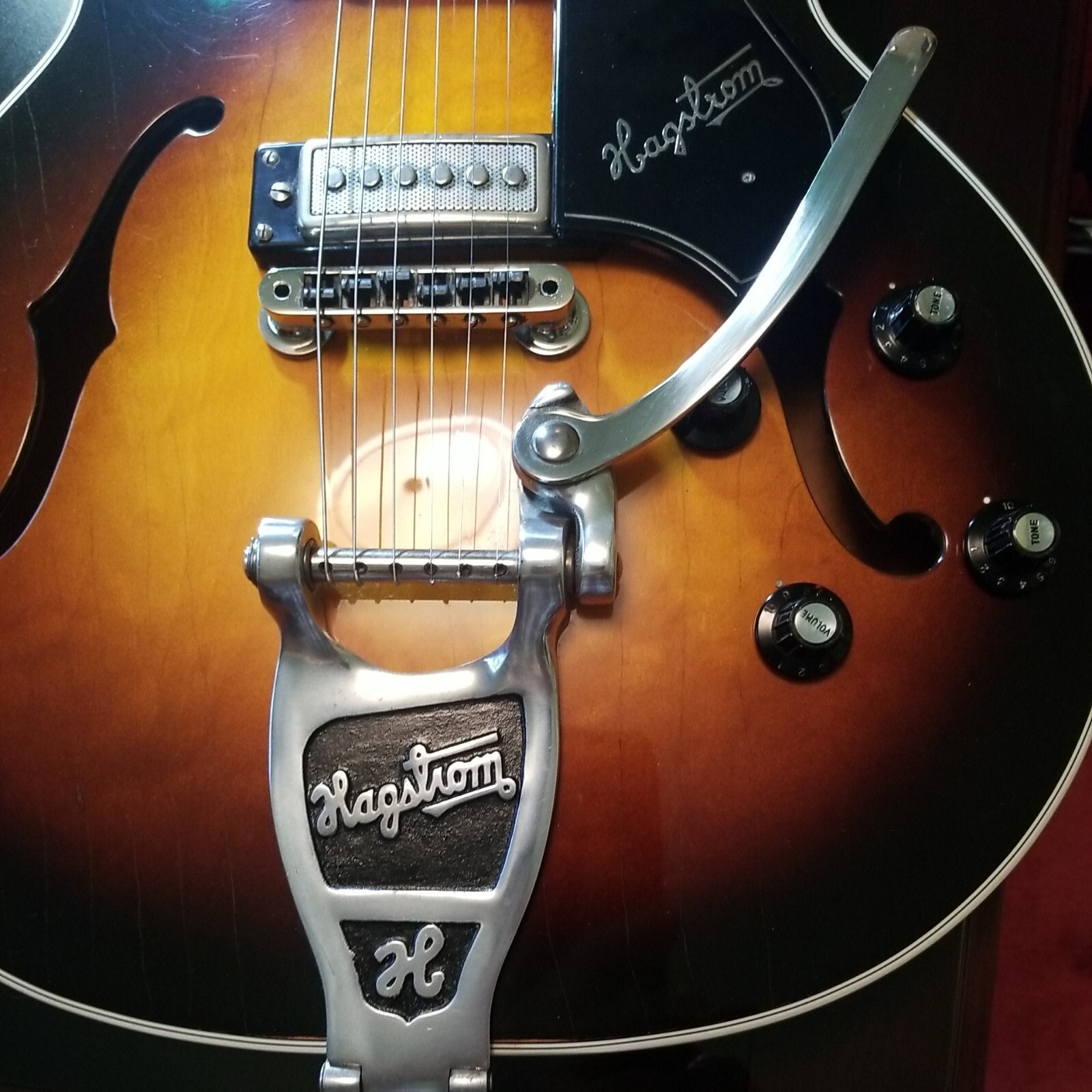 1967 – Hagstrom V 1 – Viking – Sunburst w/Bigsby Tremlo – Excellent Condition