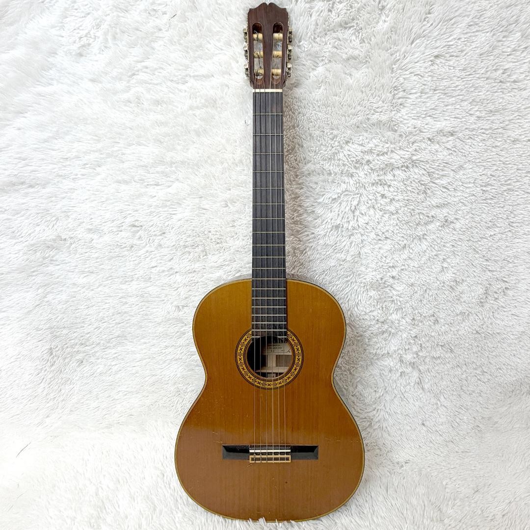Takamine classical guitar No.40 with hard case made in 1982