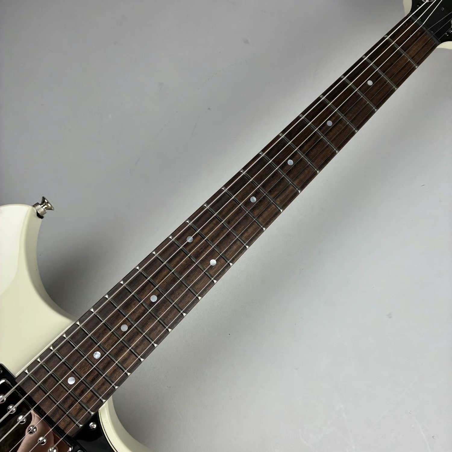 Yamaha RSE20 VW Revstar Element Series Vintage White Electric Guitar Brand NEW