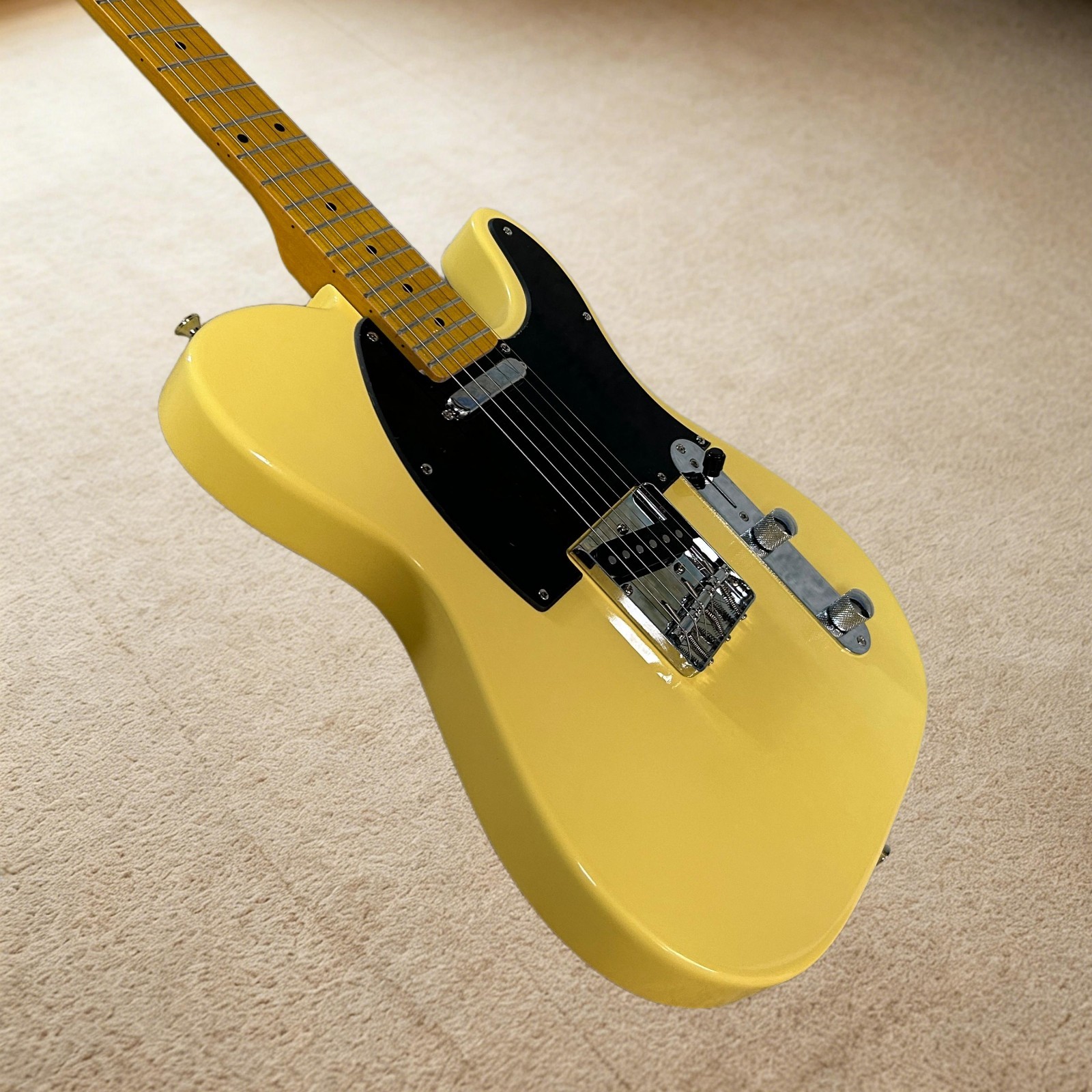 Electric Guitar Cream Yellow Color Mahogany Body Maple Fretboard Tele Guitar