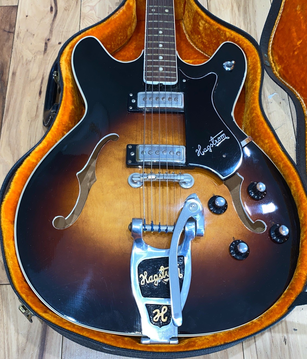 ****READ*** VTG 1966 Hagstrom V 1 Viking Sunburst w/Bigsby Tremlo Original Case