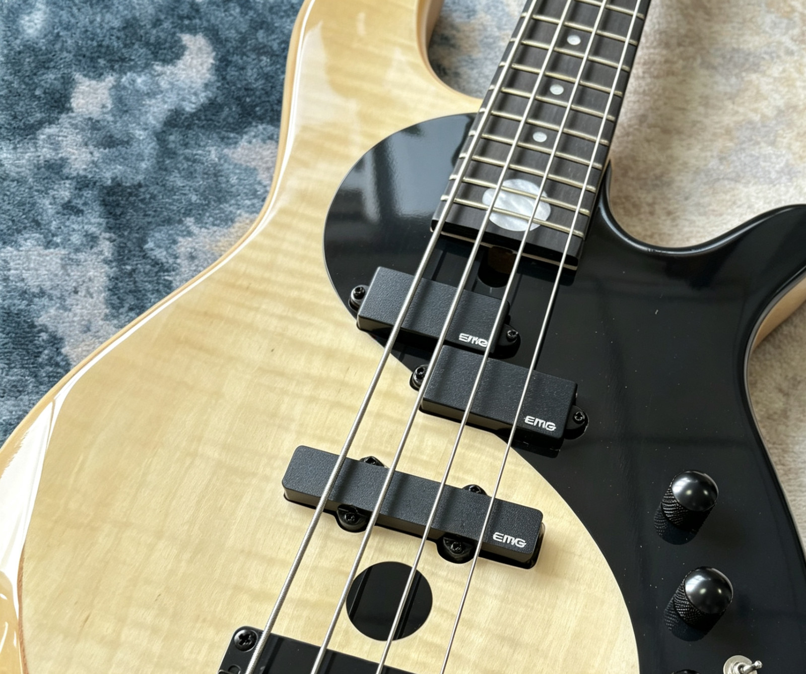 US Warehouse 4strings Yin-Yang Electric Bass Guitar Rosewood Fingerboard 24frets