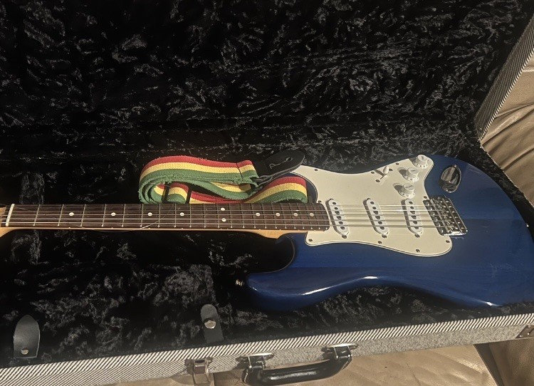 Fender Highway One Stratocaster Sapphire Blue w/ Vintage Fender Tweed Case