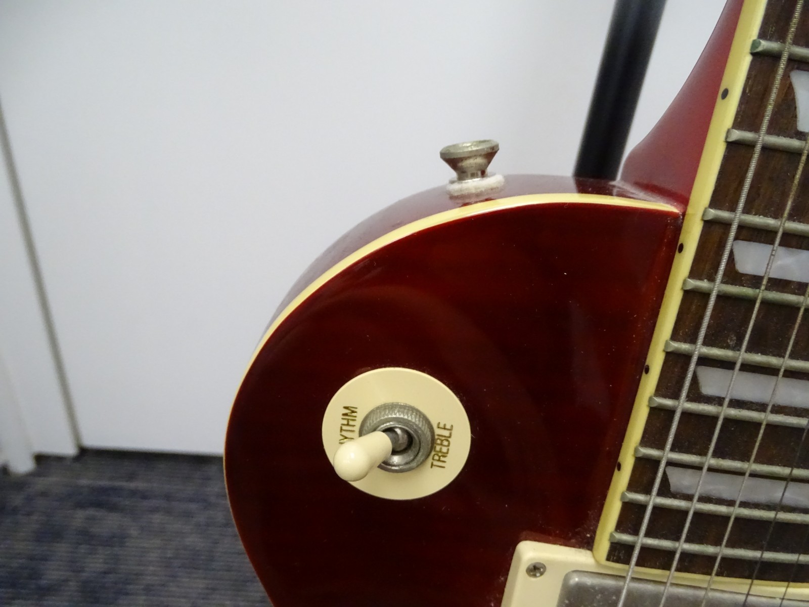 2020 Epiphone Les Paul Standard Cherry Sunburst Guitar (19427-Show-mss)
