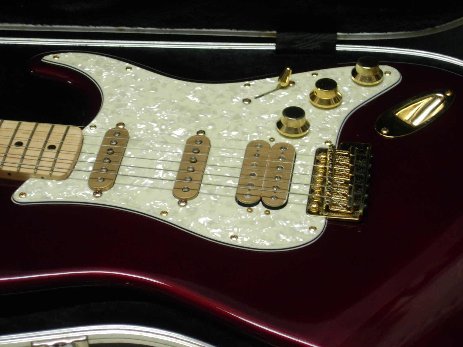 2000 Fender Stratocaster FAT Guitar Mexico Midnight Wine Fender Molded Hard Case