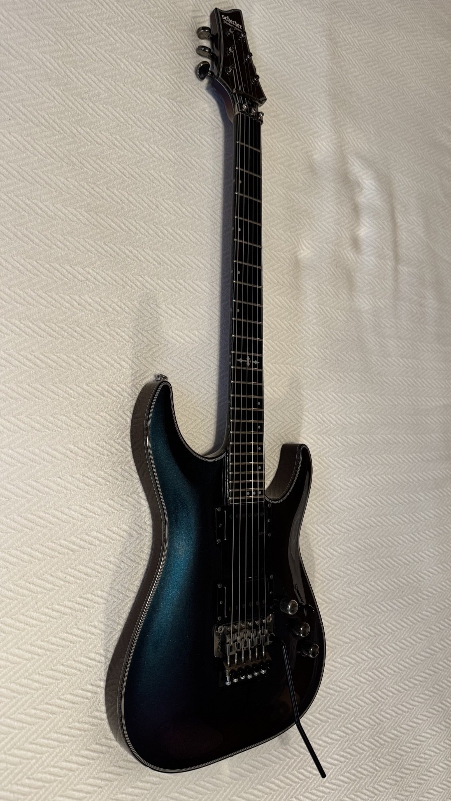 Schecter Hellraiser Hybrid | UltraViolet | NeckThru | Active EMG’sUS 57/66