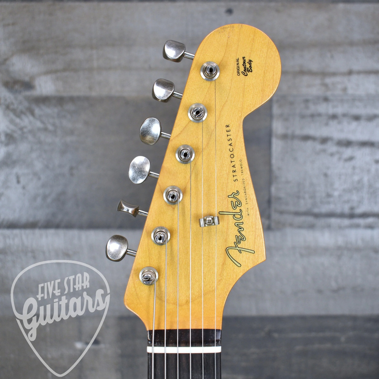 Fender Dealer Exclusive Vintera Road Worn ’60s Stratocaster 3-Color Sunburst