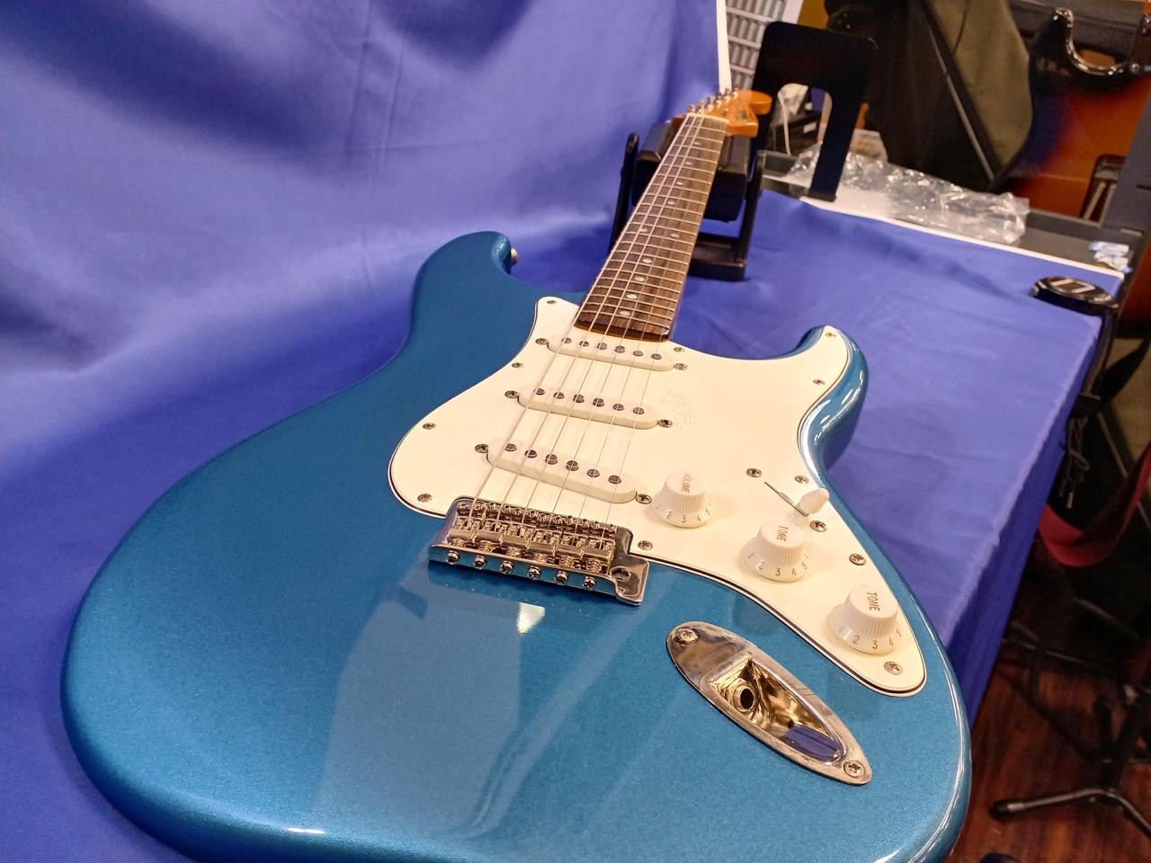 SQUIER Classic Vibe 60s Stratocaster Nyatoh Body Indian Laurel FB
