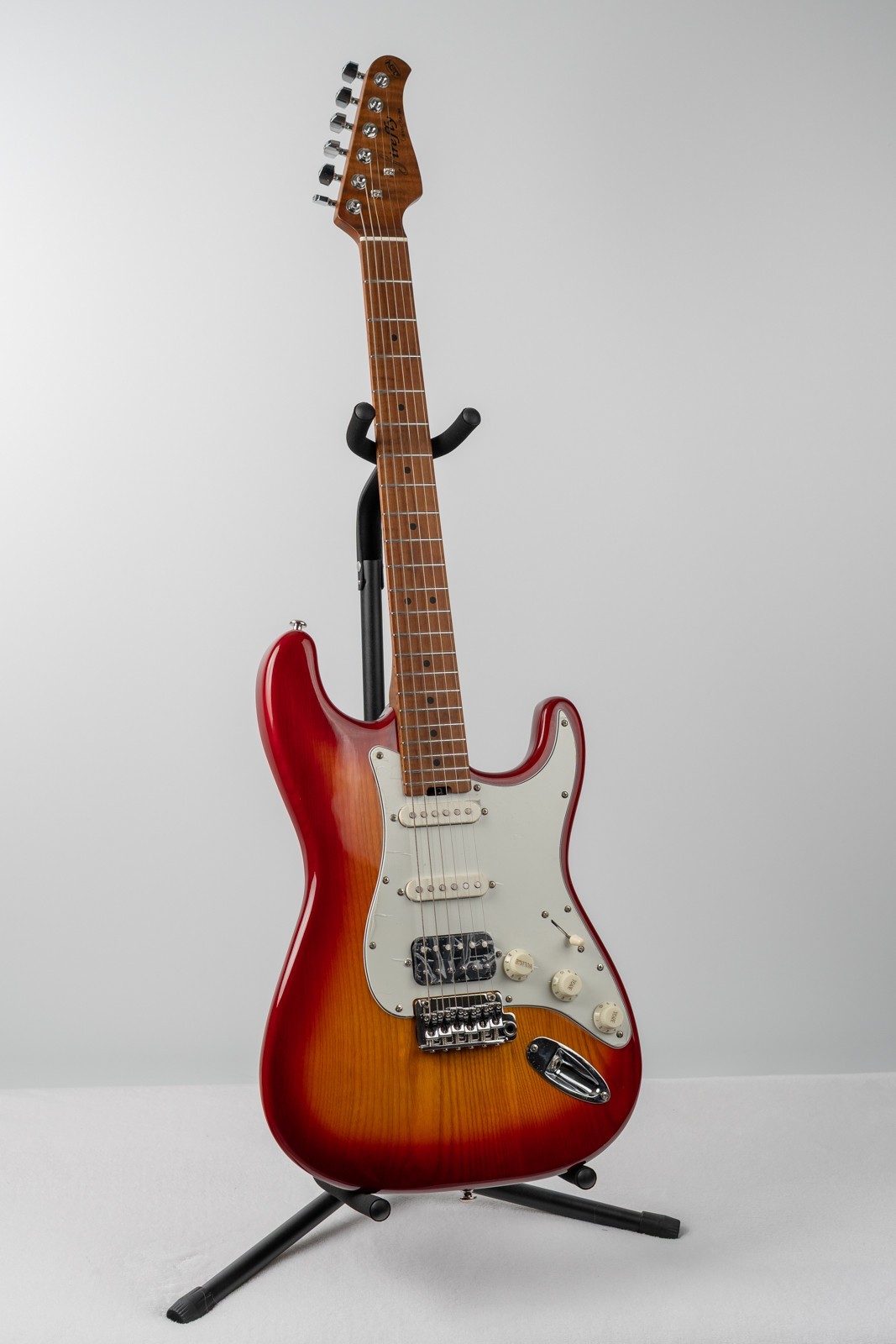 Firefly FFST 2025 – Cherry Sunburst W/ Roasted Flame Maple Neck
