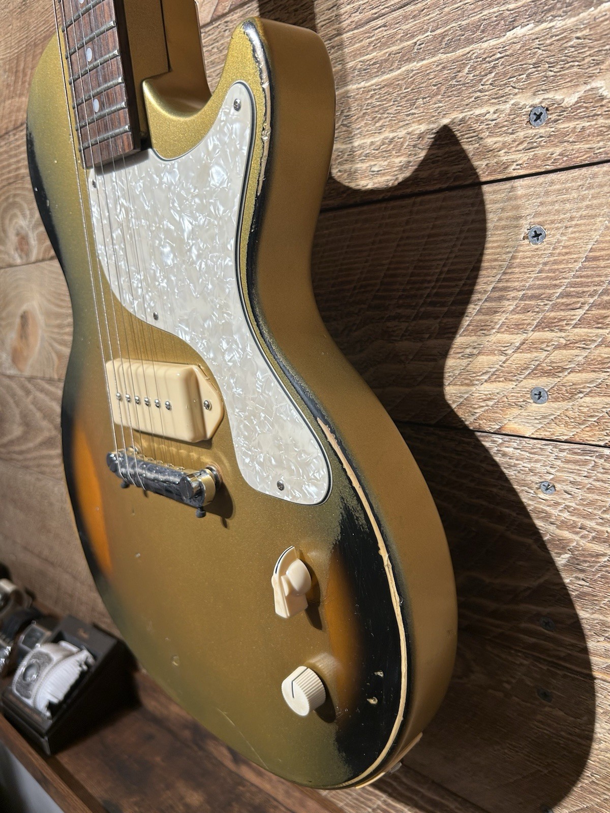 Epiphone Les Paul Junior P90 – Aztec Gold Nitro over Sunburst Road Worn