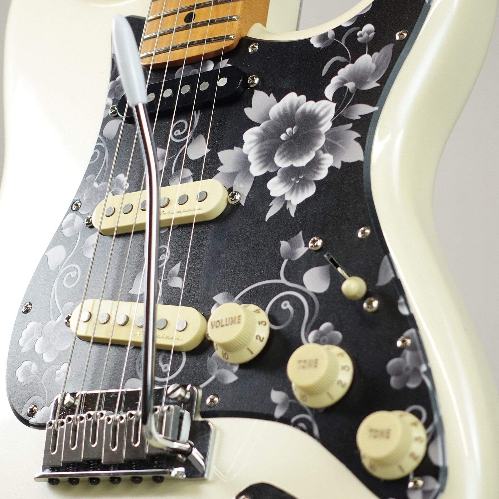 Fender Player Plus Stratocaster W/Maple Fingerboard – Olympic Pearl (Used)