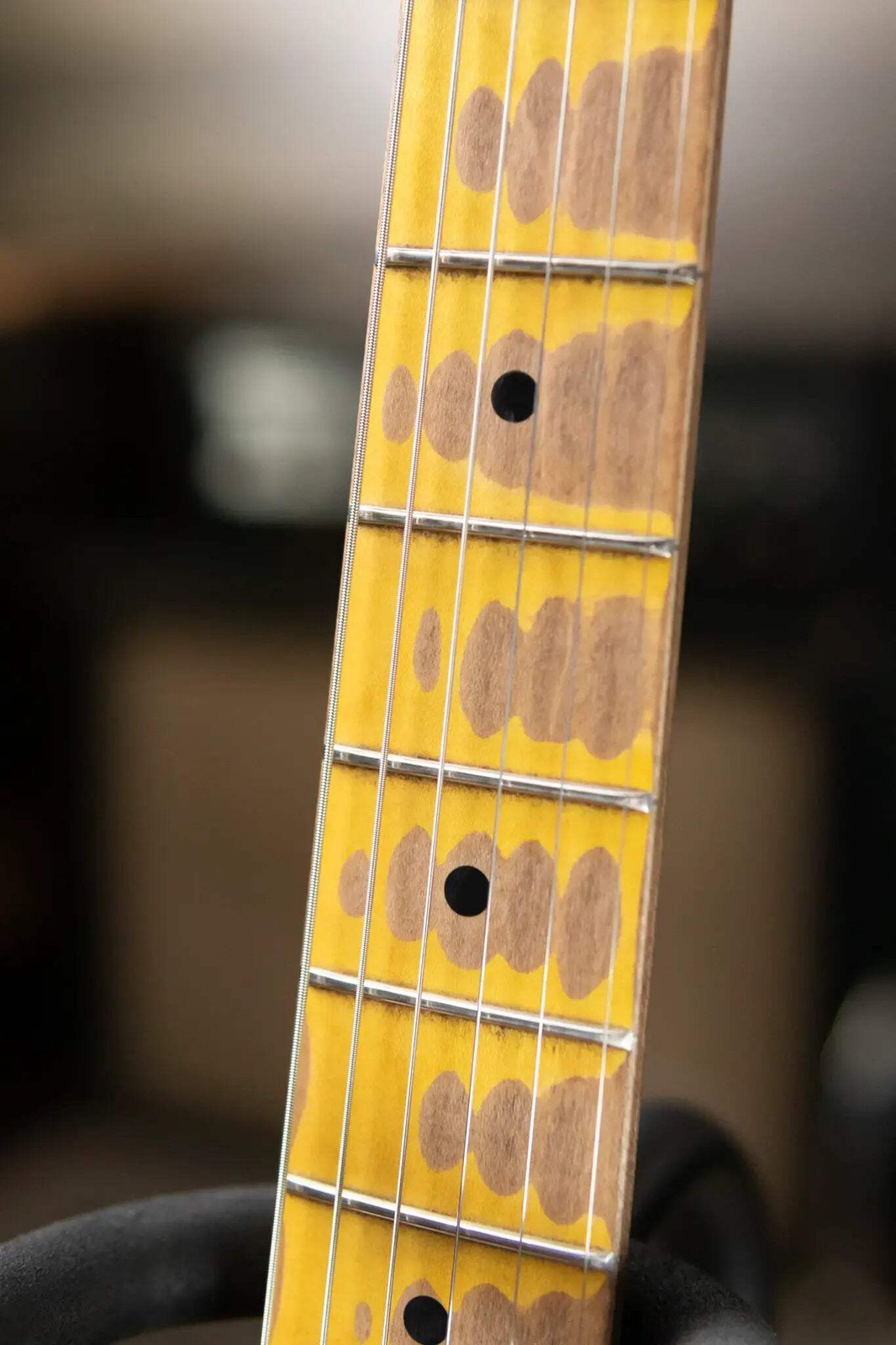 Nash S-57 Electric Guitar – 2-Tone Sunburst with Hardshell Case
