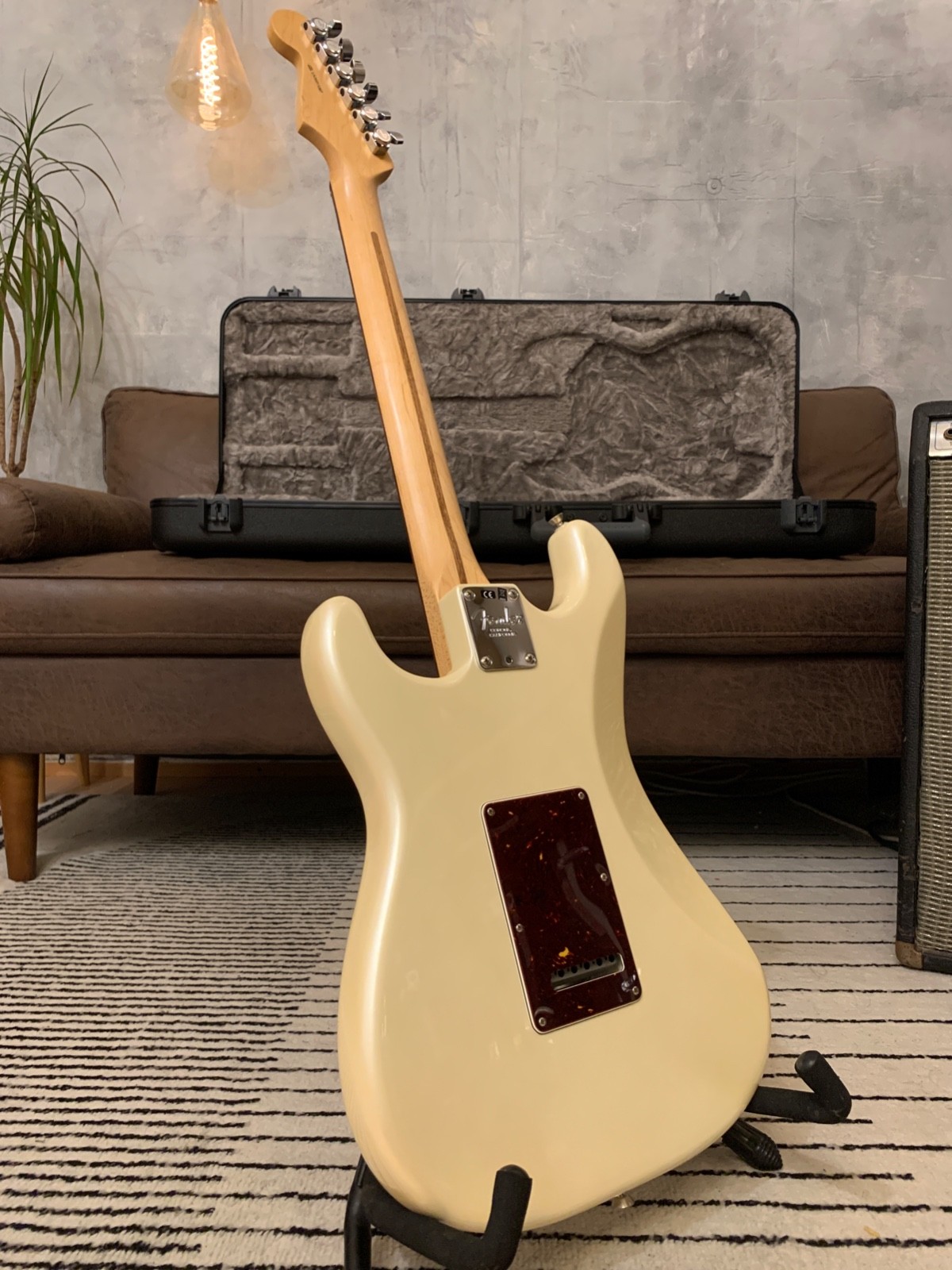 Fender Limited Edition American Showcase Stratocaster Olympic White pearl 7.8lb