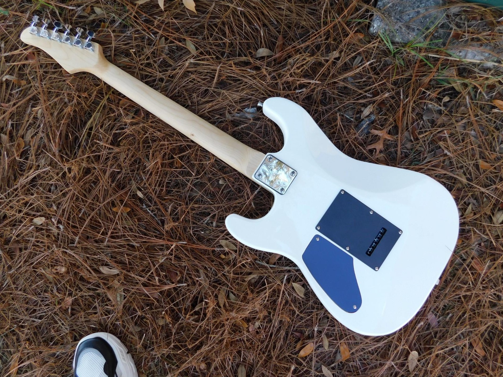 Unbranded “Custom Shack ” Strat, White Squier Humbuckers, Capacitor Upgrade