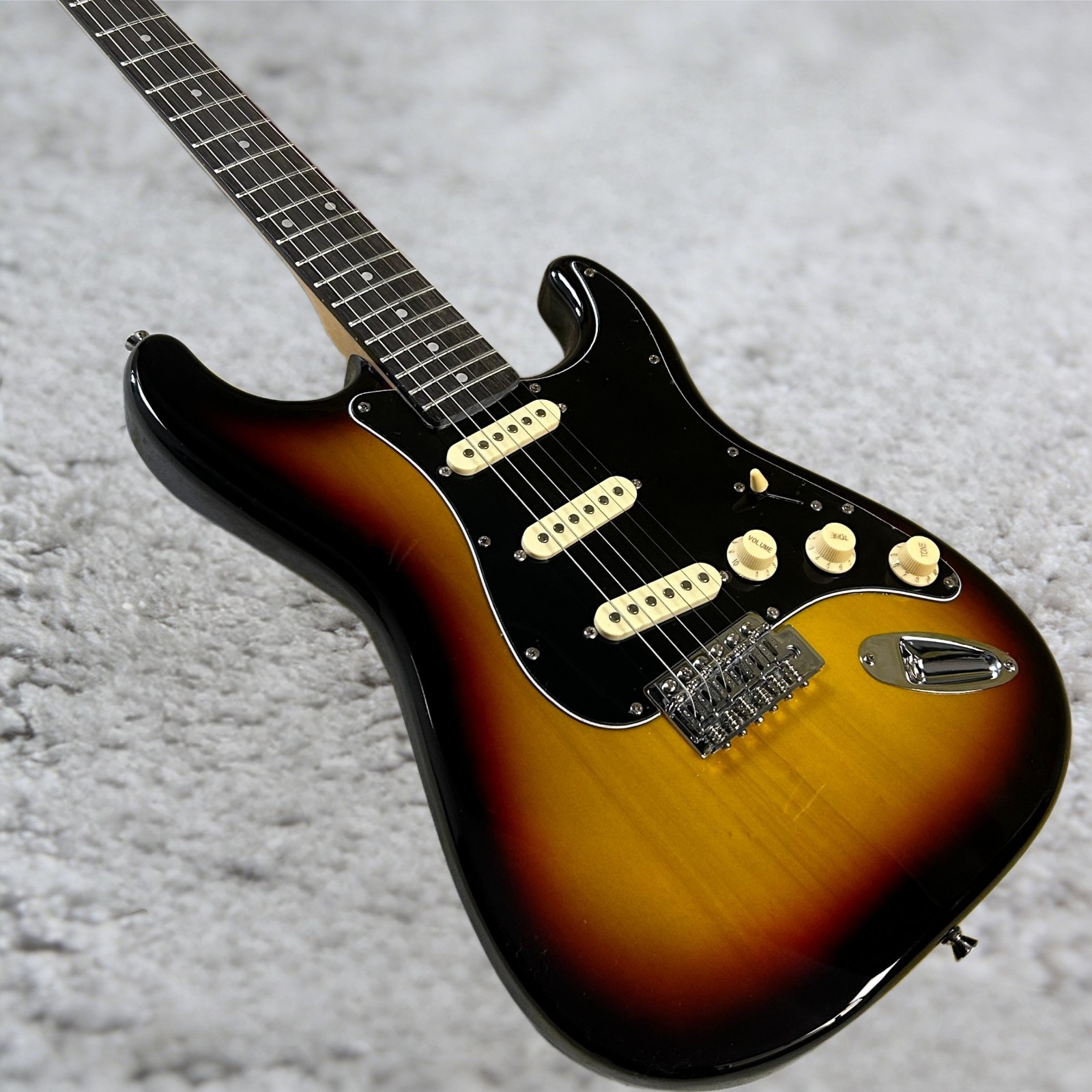 ST Electric Guitar Rosewood Fretboard Vintage Sunburst Color Alder Body