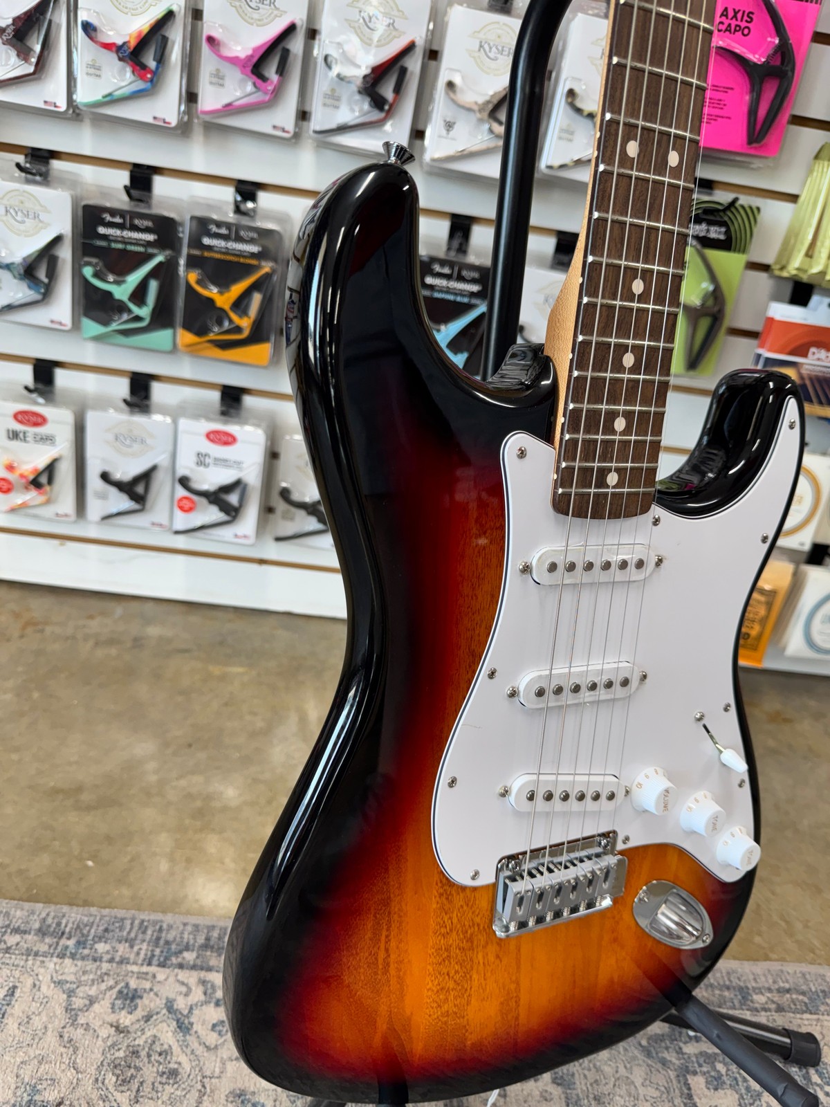 Fender Standard Stratocaster – 3-Color Sunburst