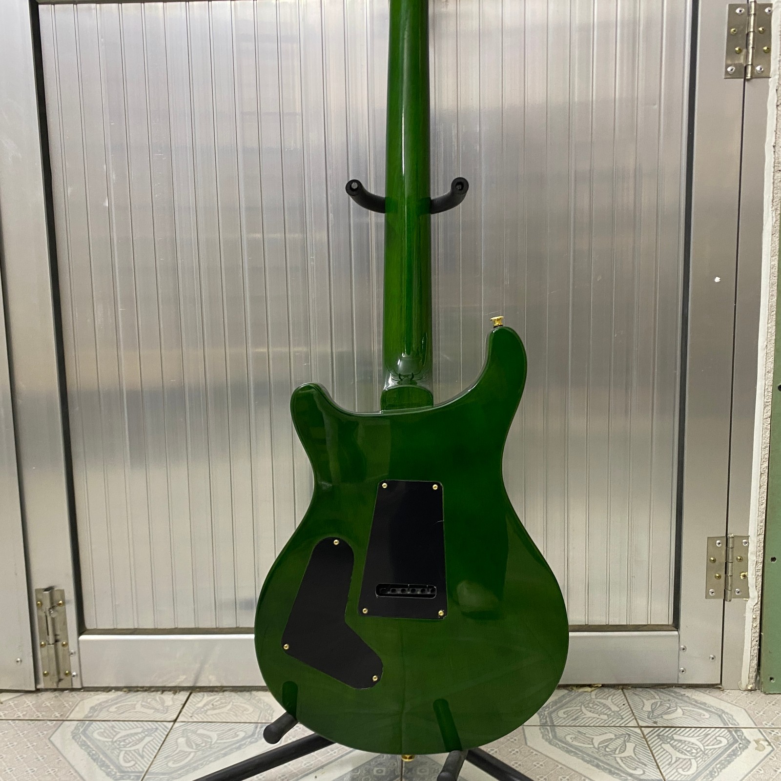 6-string, green PRS electric guitar, gold hardware, mahogany body, fast shipping