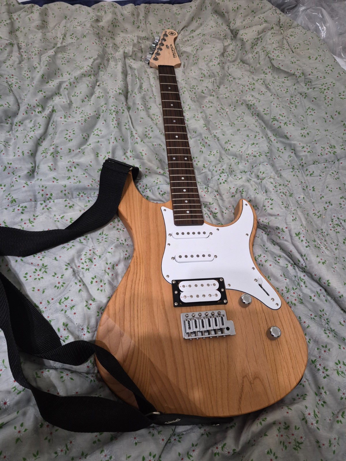 Yamaha PAC112V Pacifica Electric Guitar, Natural, Barely Used