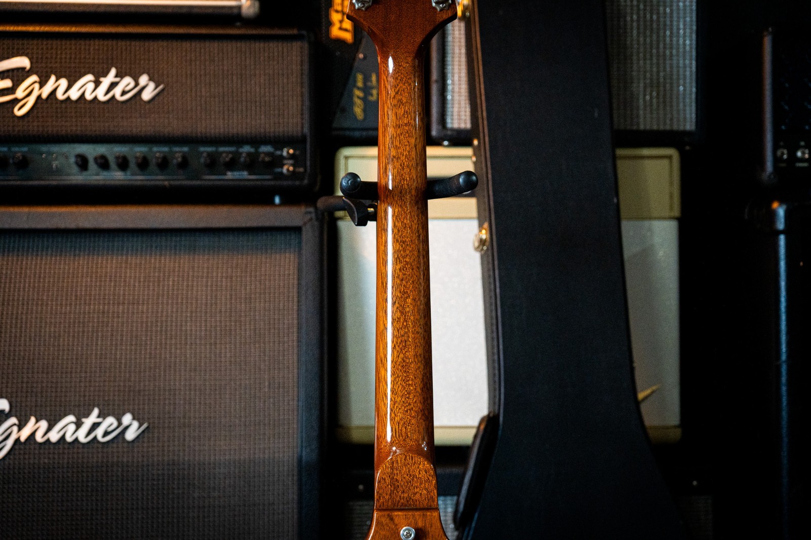 Gibson Custom Shop ’67 Flying V w/ Vibrola 2000 – Natural – MINT – OHSC & Candy