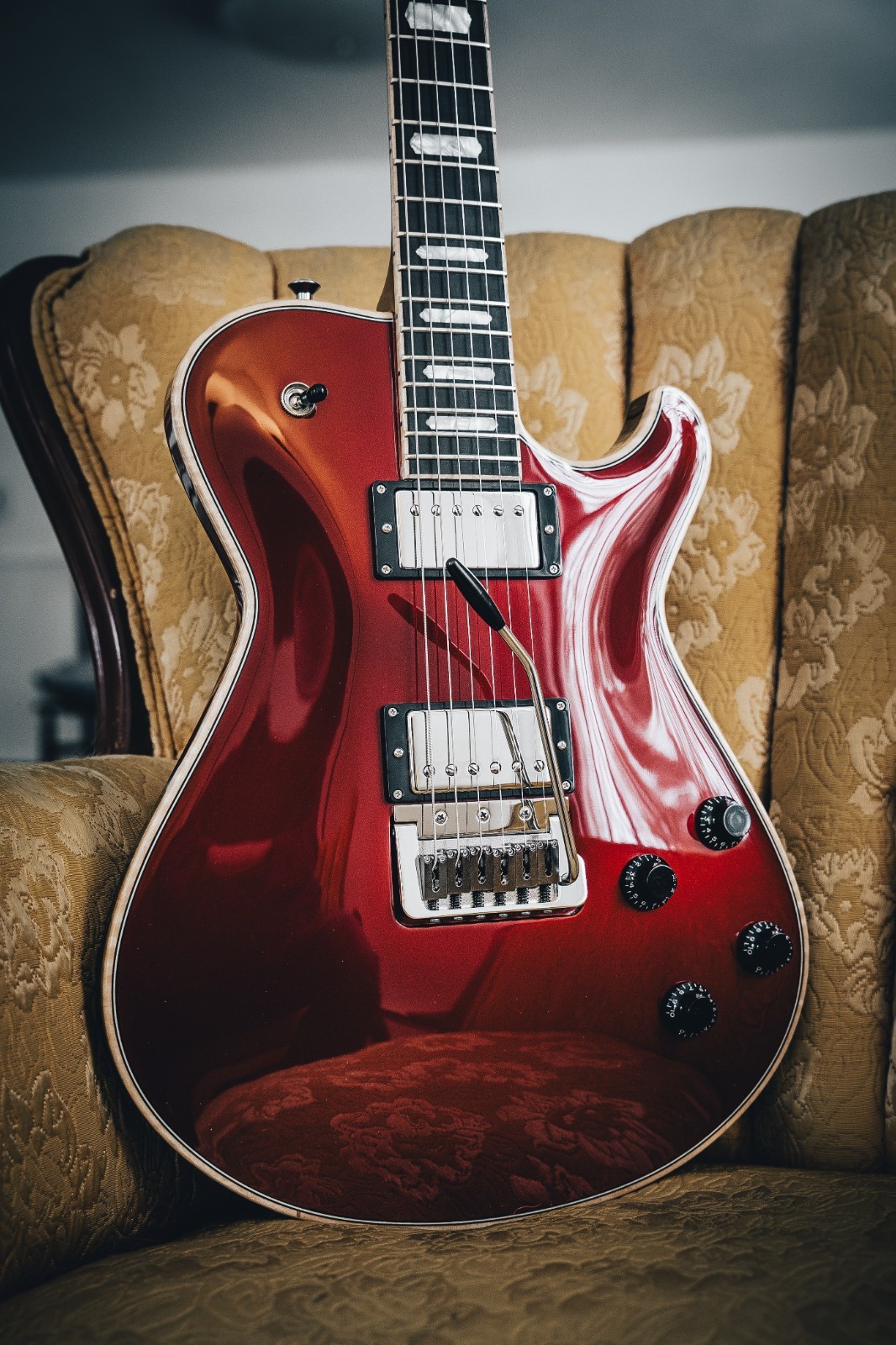 Knaggs Kenai Trem/Octane Red Metallic/Full Maple Binding