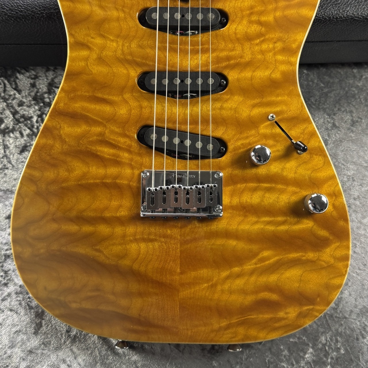 TOM ANDERSON Drop Top Translucent Amber with Binding USED With Hard Case