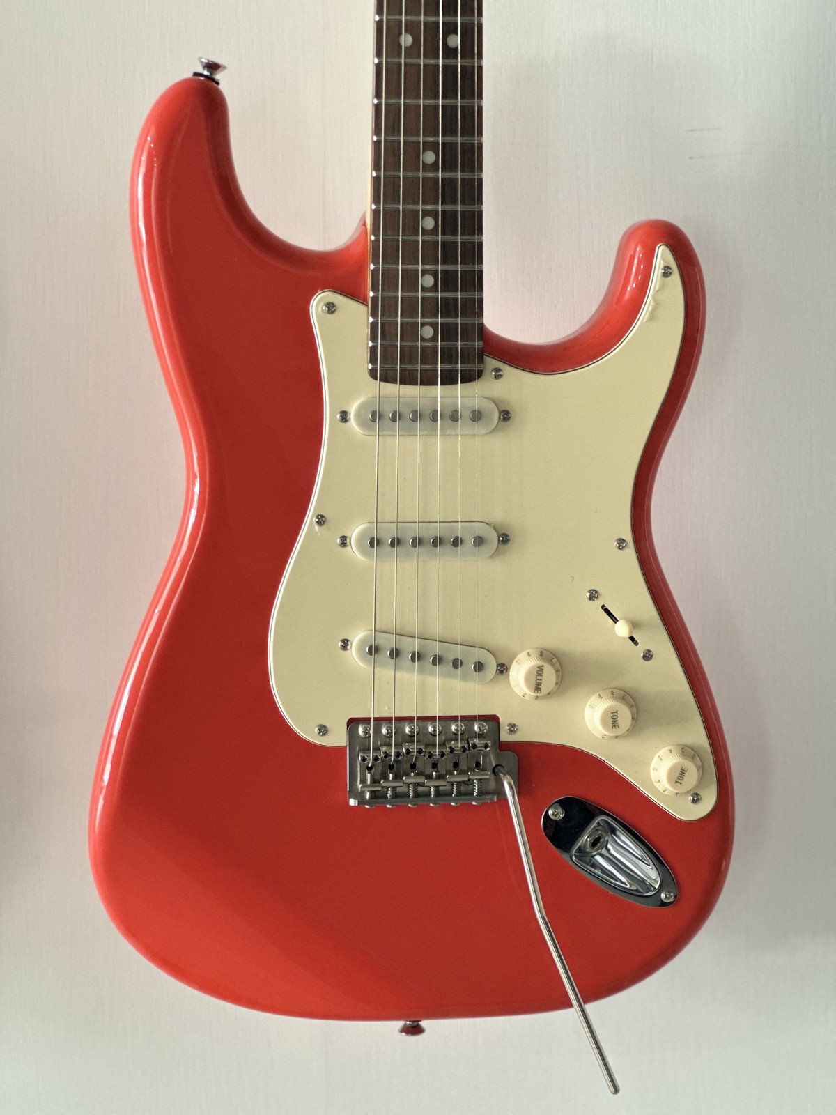 Donner DST-600 Professional Electric Guitar Tremolo Bridge SSS Pickup Fiesta Red