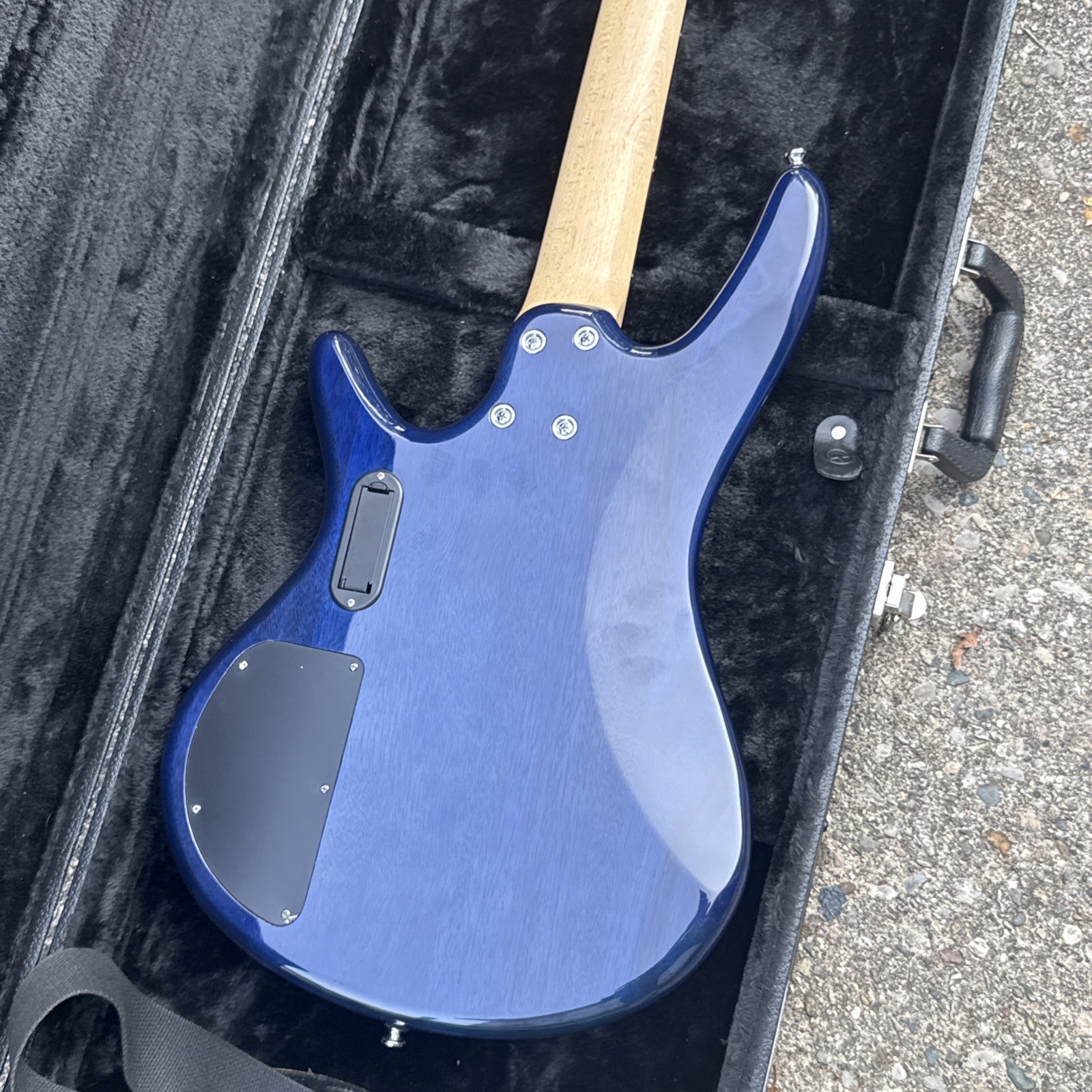 ibanez electric guitar With Road Runner Hard Case