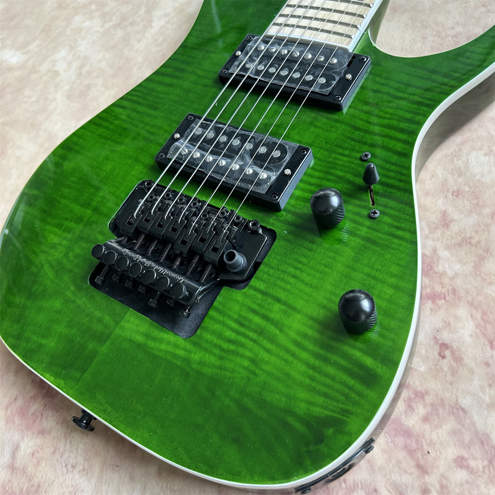 7 String Electric Guitar Flamed Maple Veneer HH Pickups FR Bridge Black Hardware