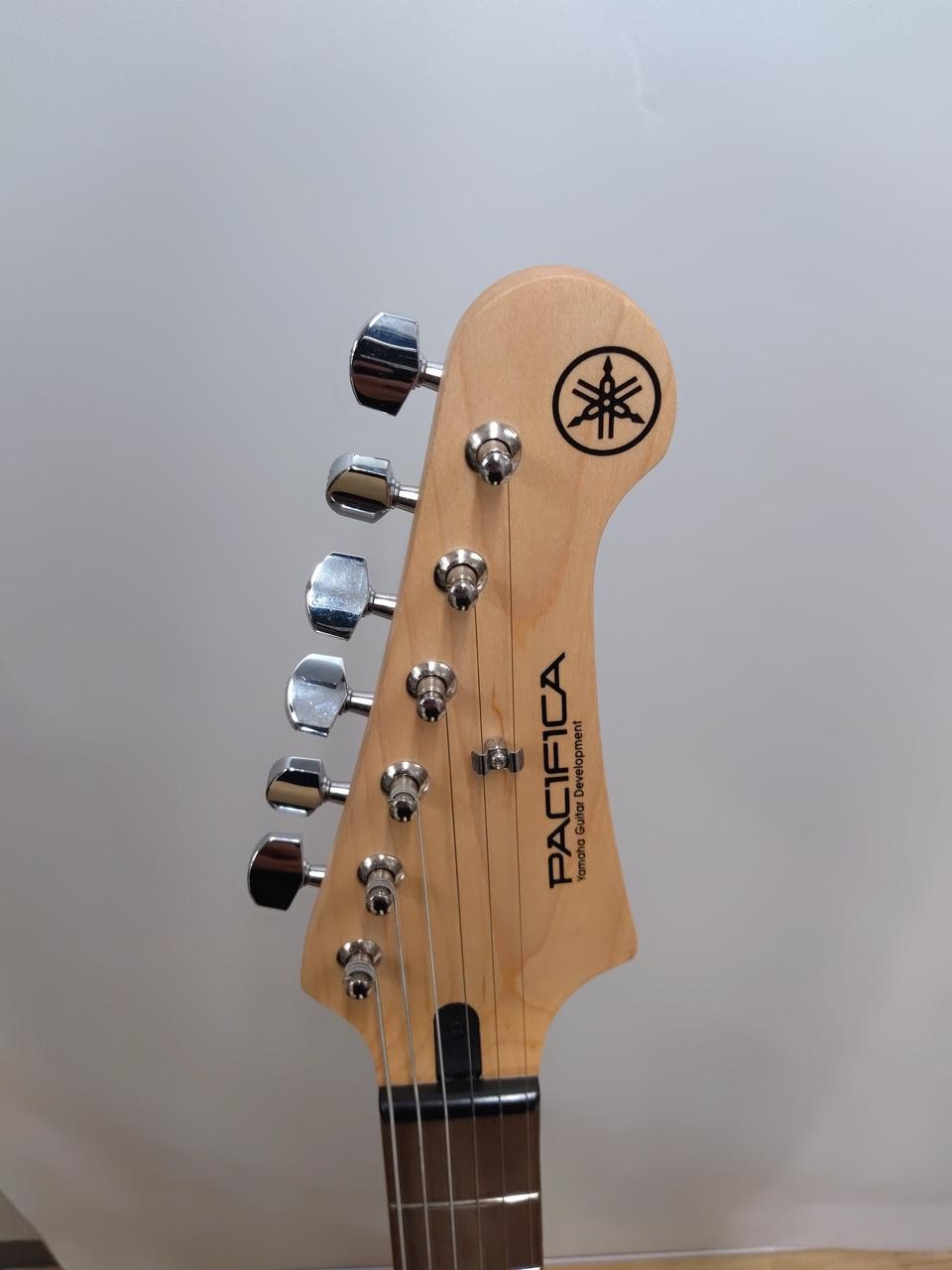 YAMAHA PAC012 Electric Guitar-27