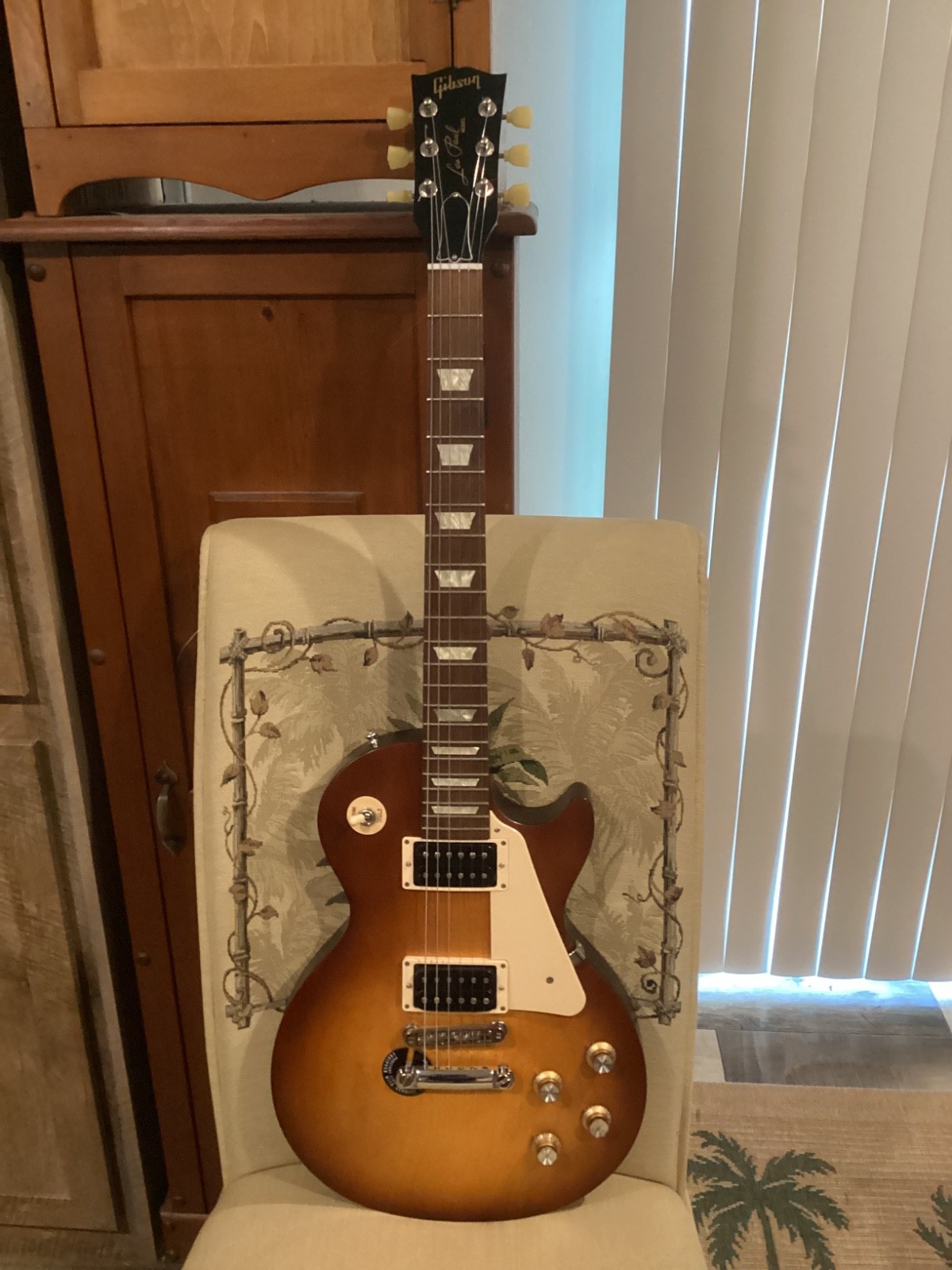 Vintage Gibson Les Paul ’50’s Tribute Satin Honey Iced Tea Burst