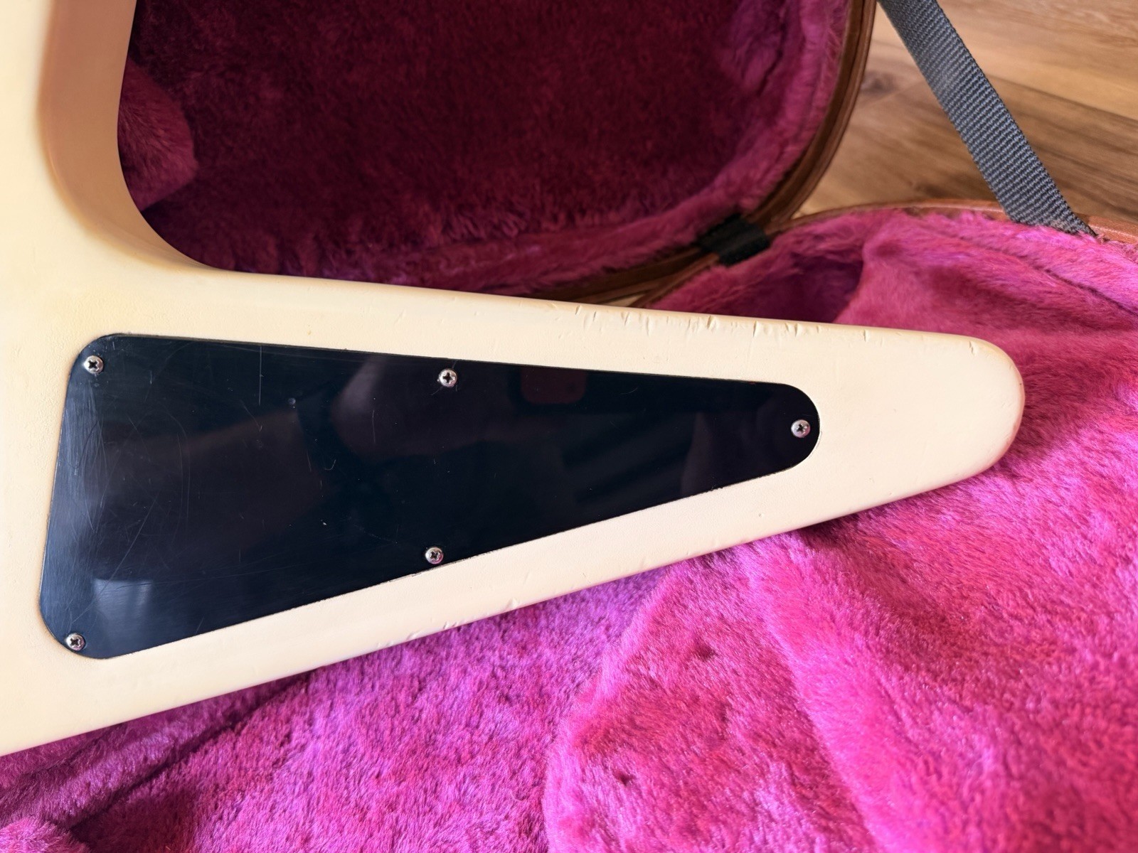Gibson Flying V 1984 – White Make an Offer!