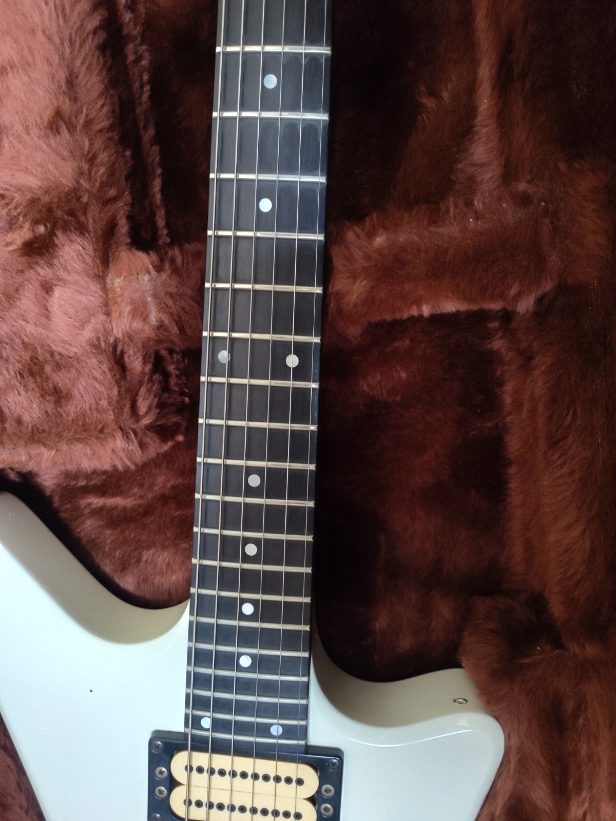 Vintage 1986 Carvin V220 Rare White Electric Guitar OHSC Kahler USA Heavy Metal