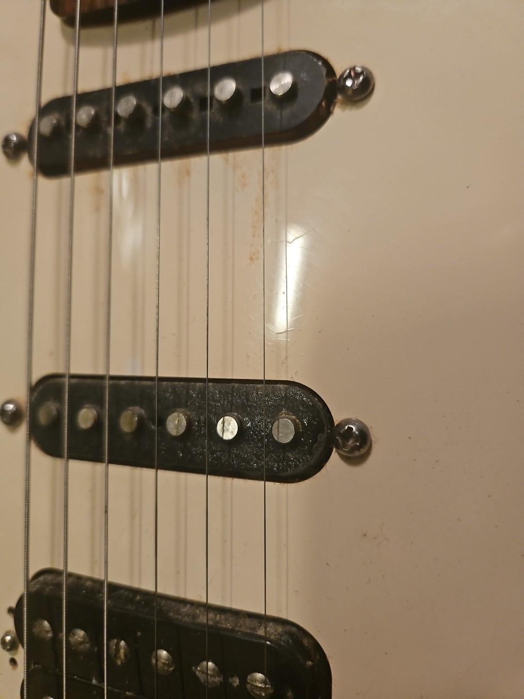 2004 FENDER Standard “Fat” Strat® HSS – MIM – Cream with dirty finger pickup