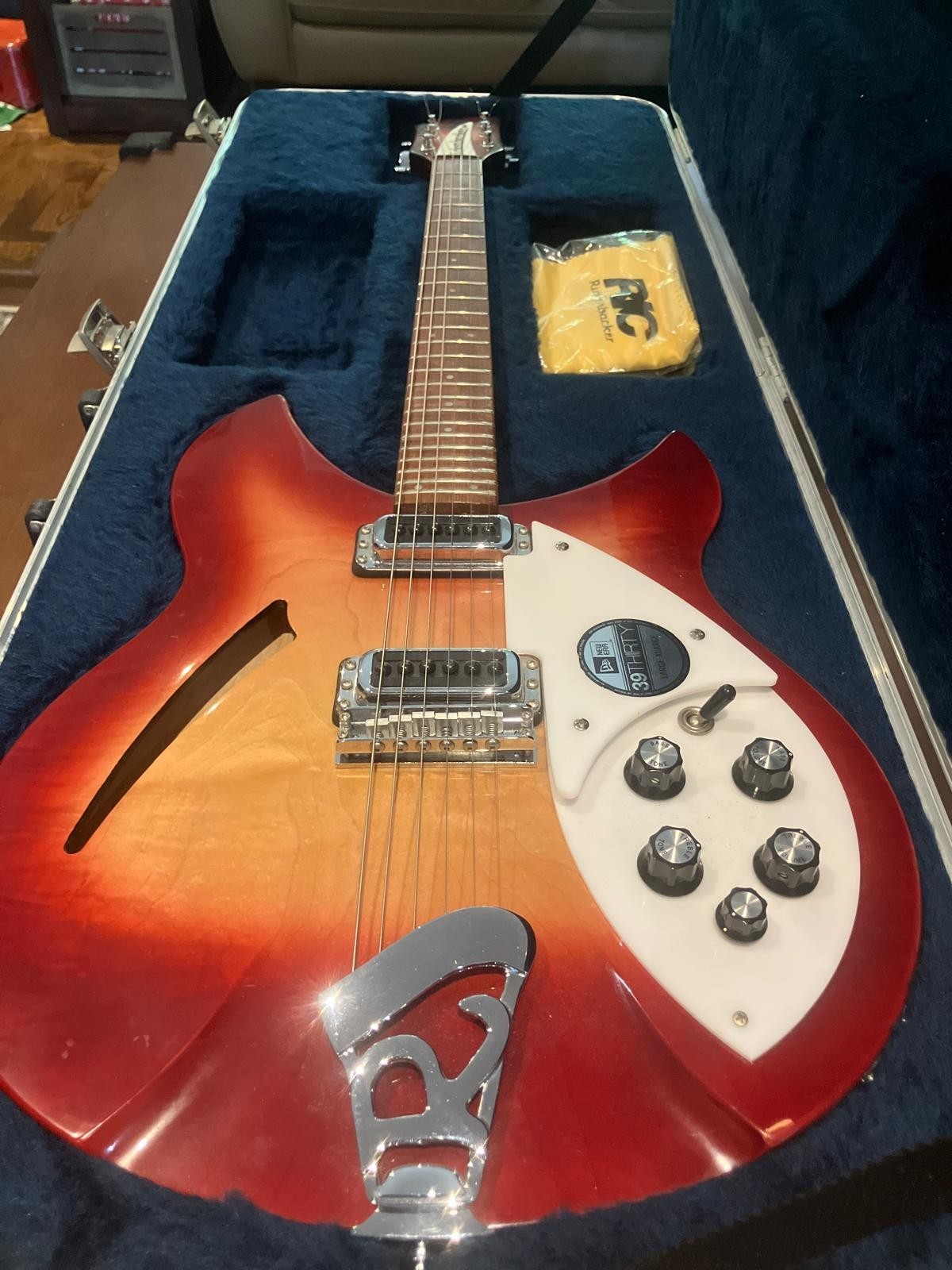 Rickenbacker 330 Fireglo Red Semi-Hollow 6-String Electric Guitar + Hard Case