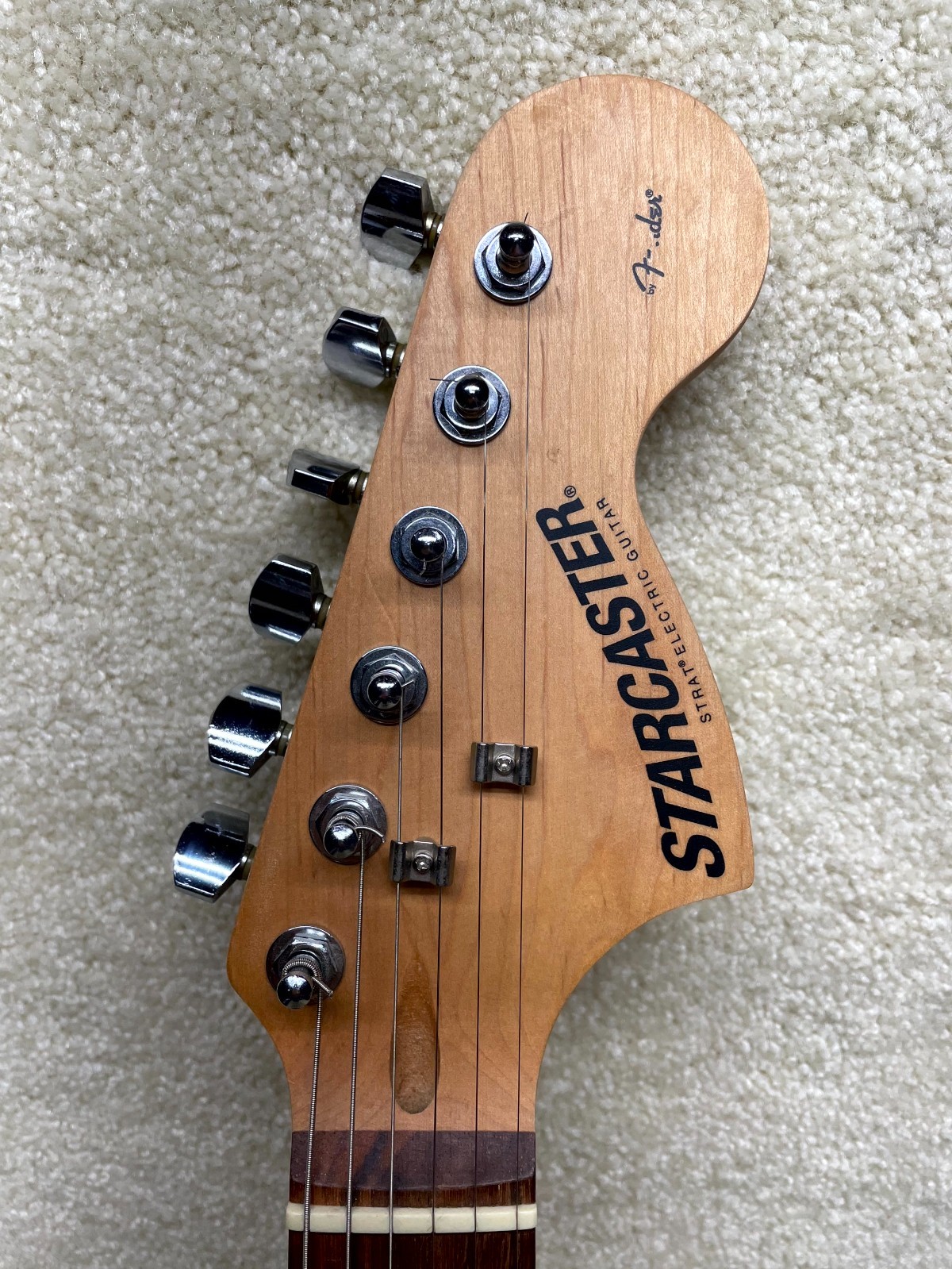 Fender starcaster Strat electric guitar MINT MFG -2008 BEAUTIFUL PLAYS THE BEST!