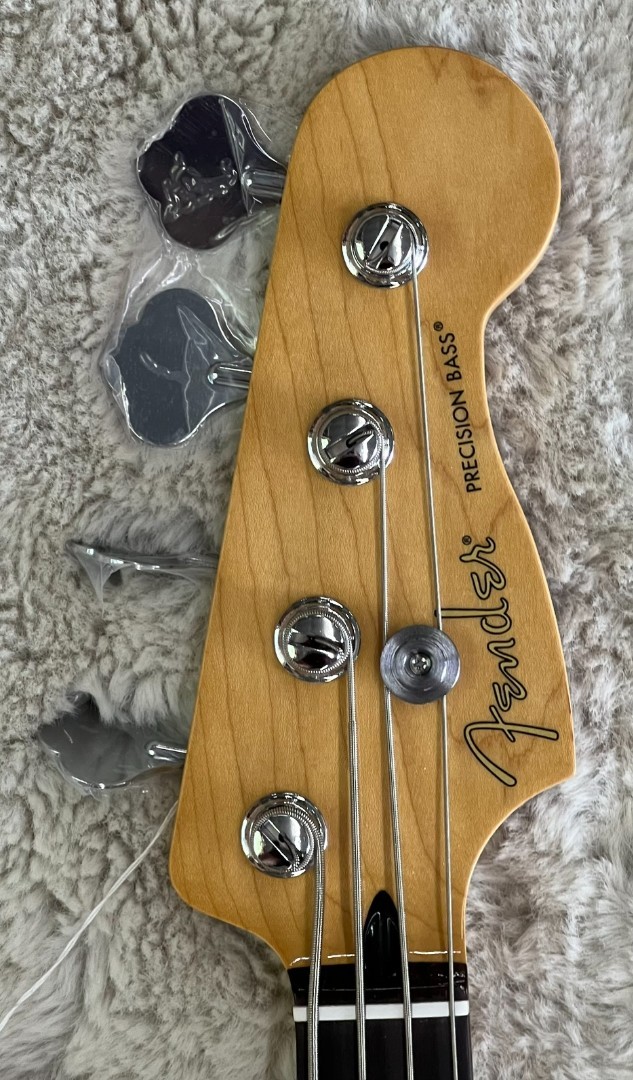Fender 75th Anniversary Player II Precision Bass®, Rosewood board, Daphne Blue