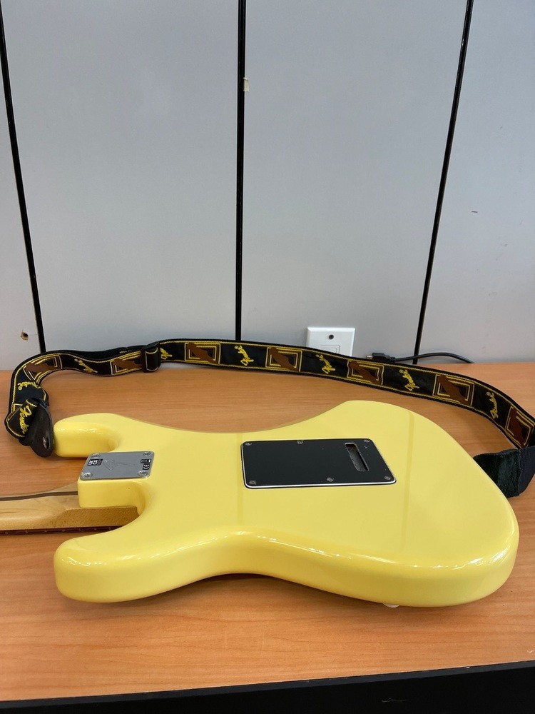Fender Player Series Stratocaster HSH Electric Guitar Hialeah Yellow