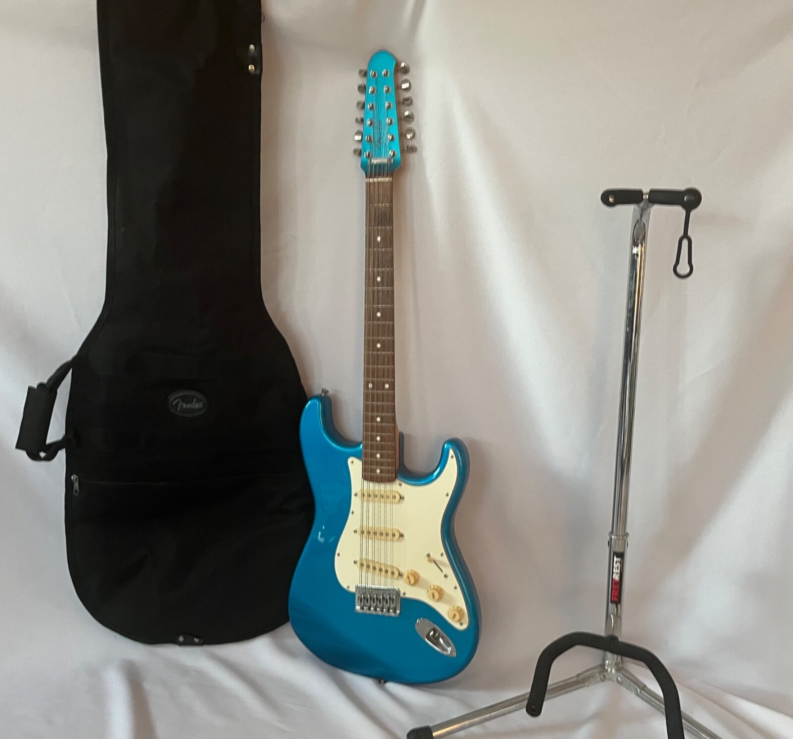 2004 Fender Stratocaster XII ST-12 12 String Electric Guitar w Case & Stand