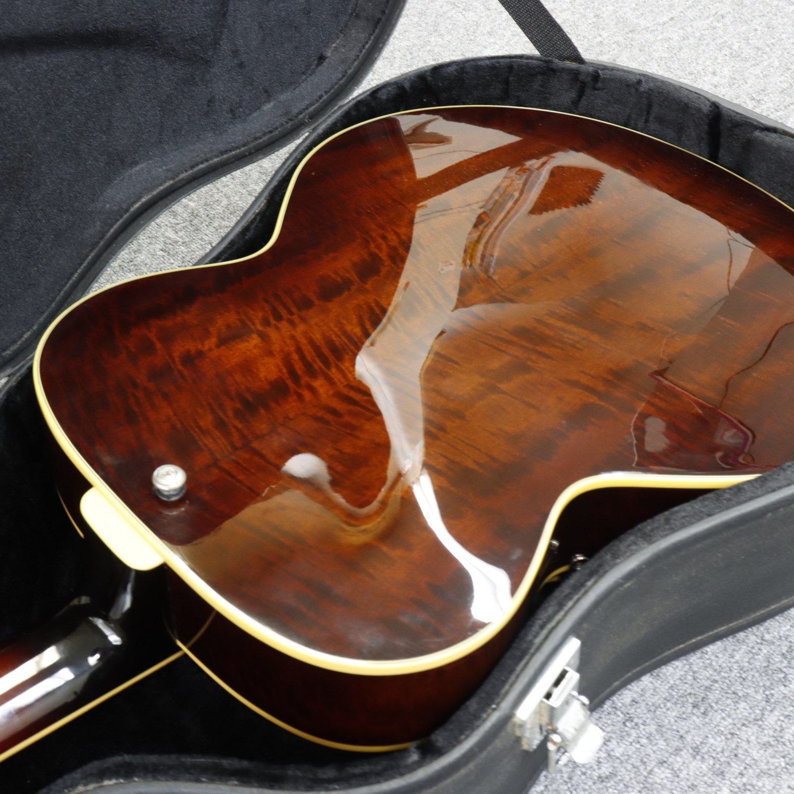 Ibanez AF84E-DVS Artcore 2005 – 2009 – Dark Violin Sunburst