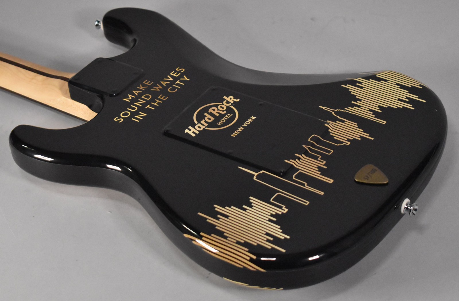 2022 Squier Affinity Series Stratocaster x Hard Rock Cafe NYC W/OHSC