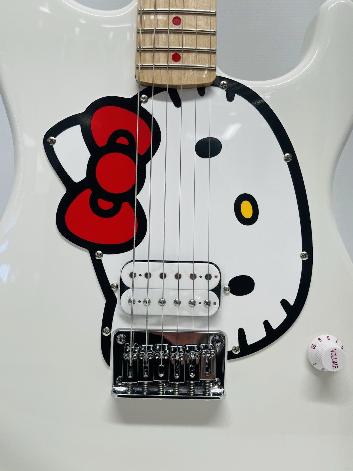 New Squier x Hello Kitty Stratocaster Electric Guitar – White W/ Gig Bag Free SH