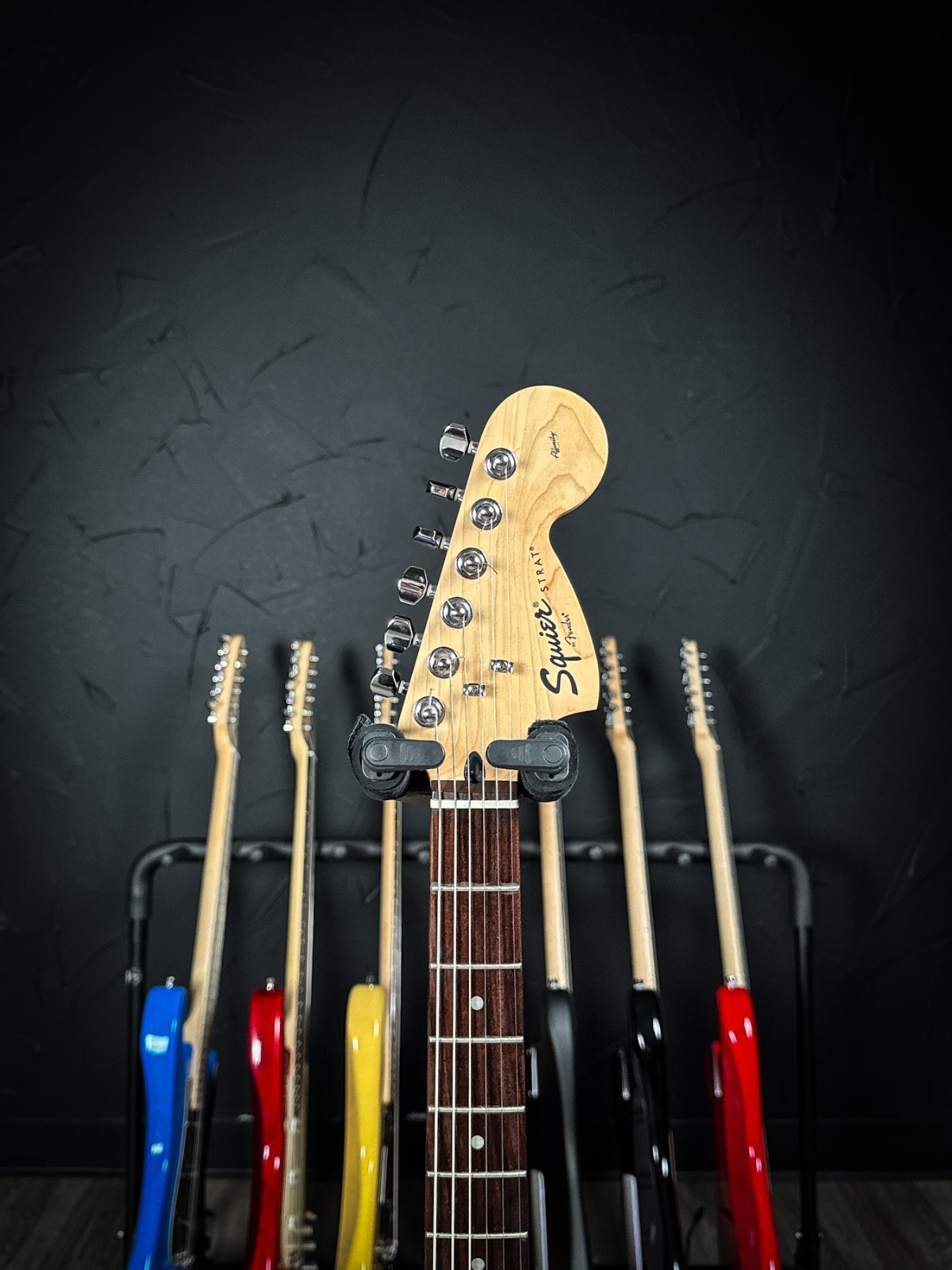 Squier Affinity Stratocaster SSS – Candy Apple Red