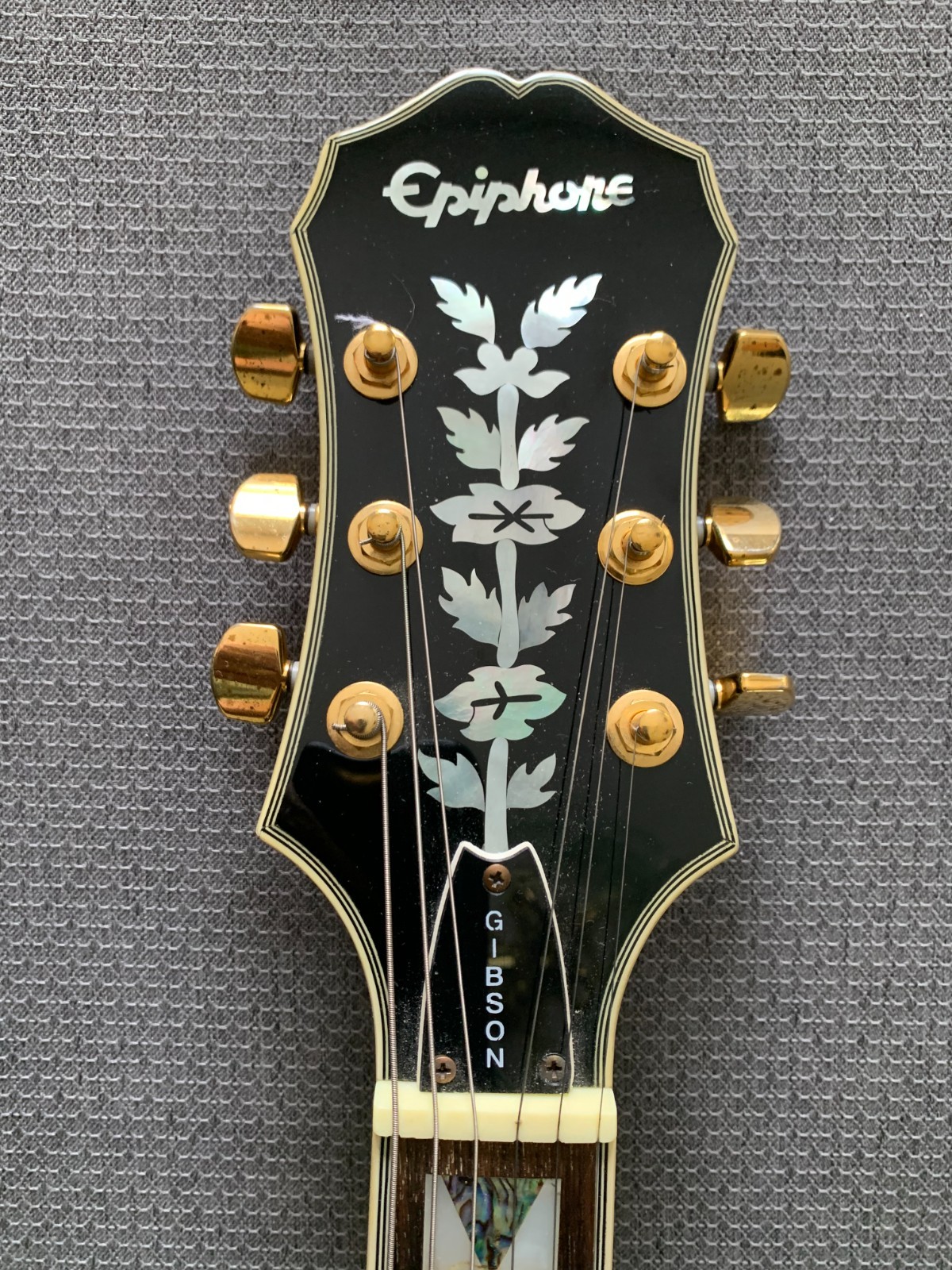 EPIPHONE BY GIBSON ELECTRIC GUITAR-BLACK- WITH SKB CASE