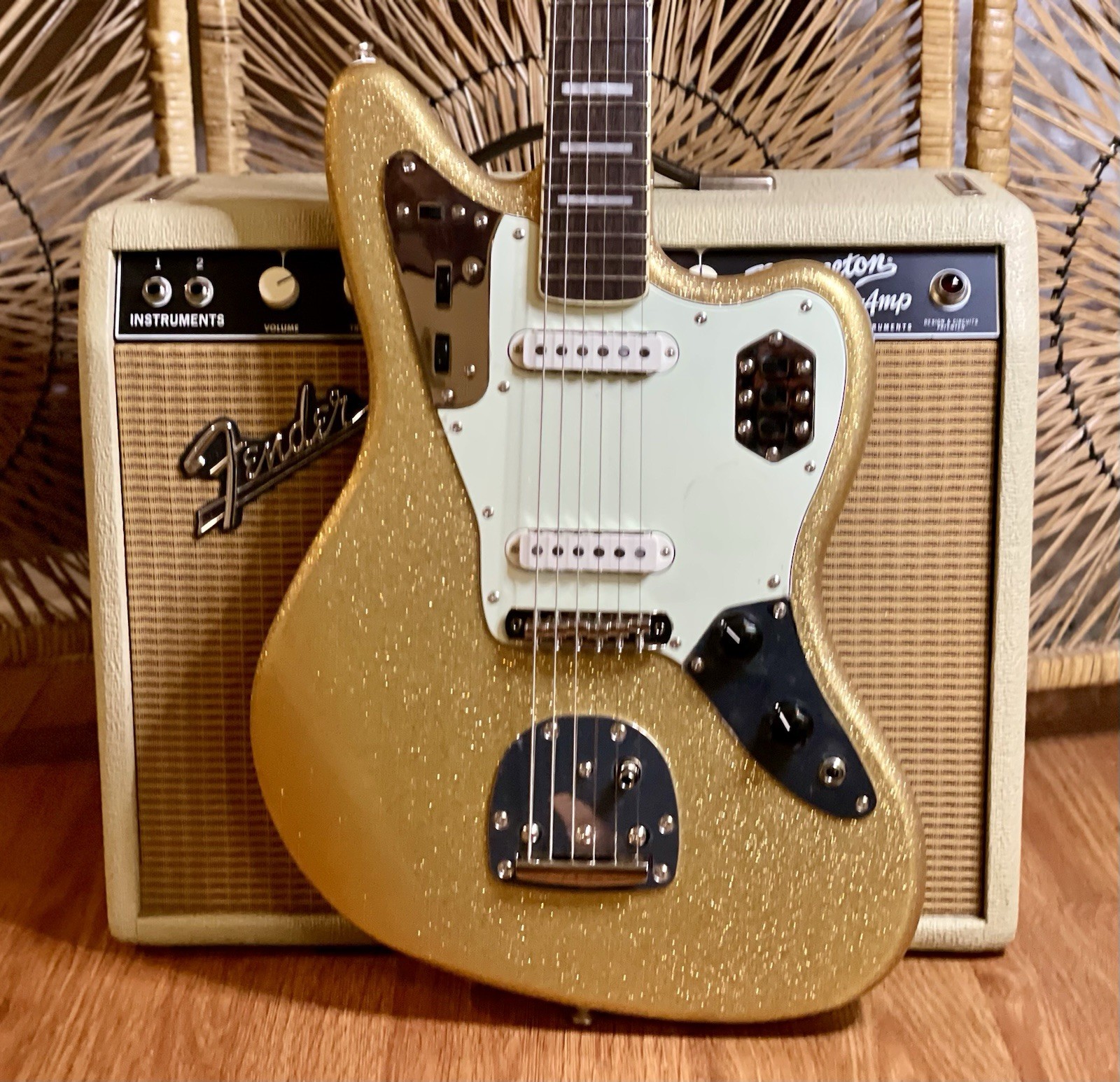 Squier Classic Vibe 70s Jaguar Gold Sparkle FSR CME Limited Edition
