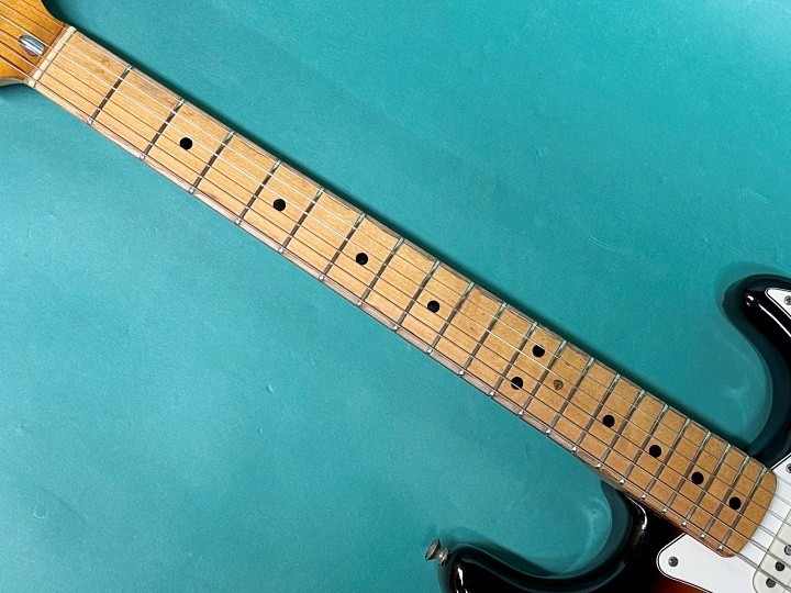 Fender STRATOCASTER 3.57kg with Original Hard Case 1975 Electric Guitar