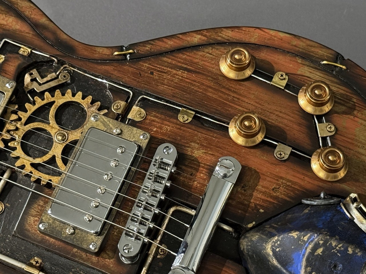 Martper Guitars LP Apocalipse: Overwhelming steampunk feel, 4.07kg