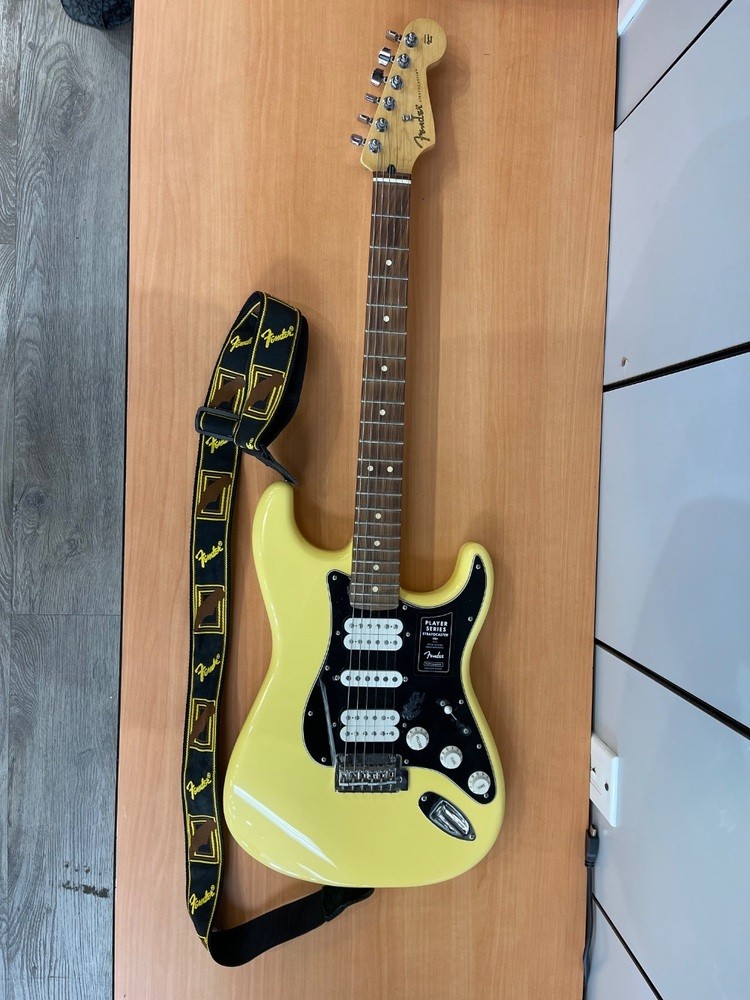 Fender Player Series Stratocaster HSH Electric Guitar Hialeah Yellow