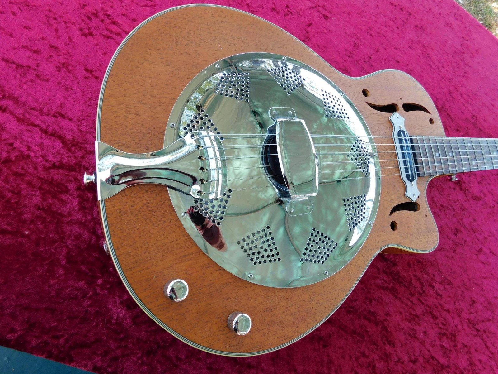 Rogue Resonator Set Neck Electric Guitar, Kind of Rare,Plays,Looks,Sounds Great