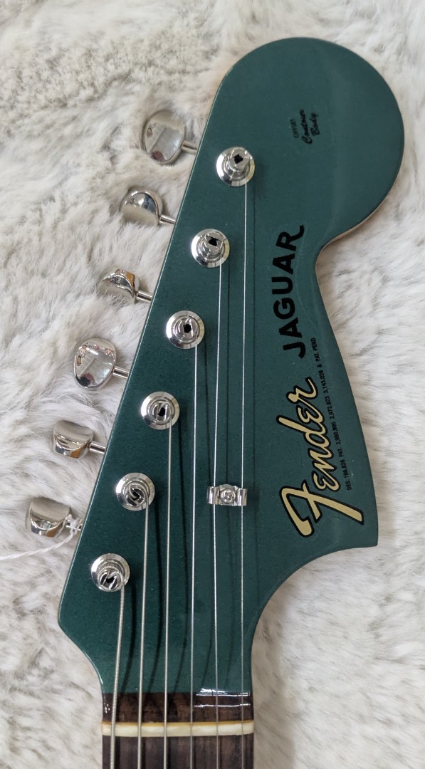 Fender Vintera® III Mid ’60s Jaguar®, Rosewood Fingerboard, Green Metallic