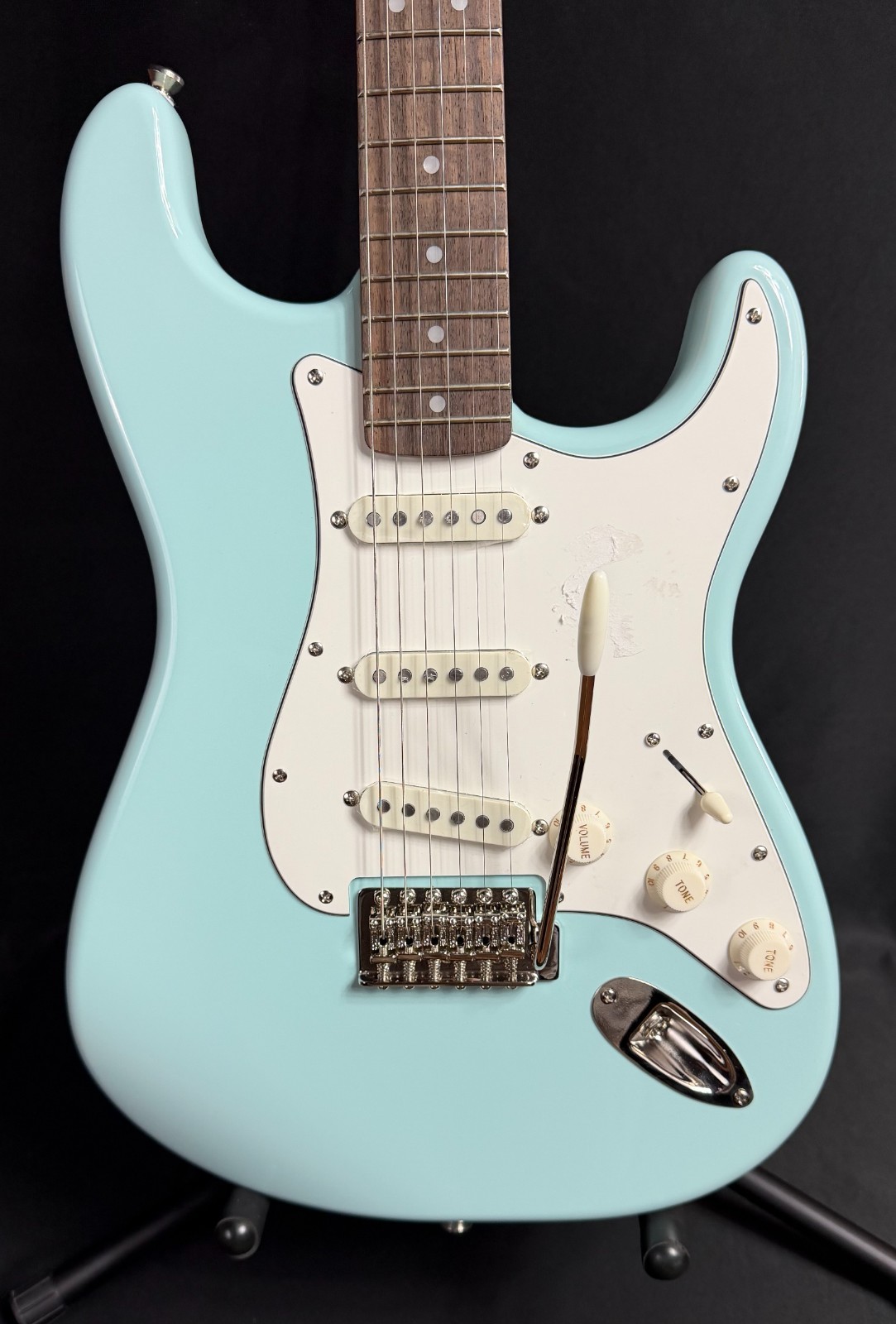 Squier FSR Classic Vibe 70’s Stratocaster Electric Guitar Sonic Blue Finish 680